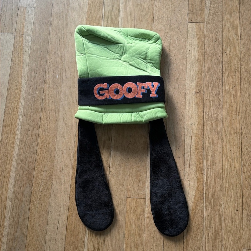 Disney World vintage Goofy hat.